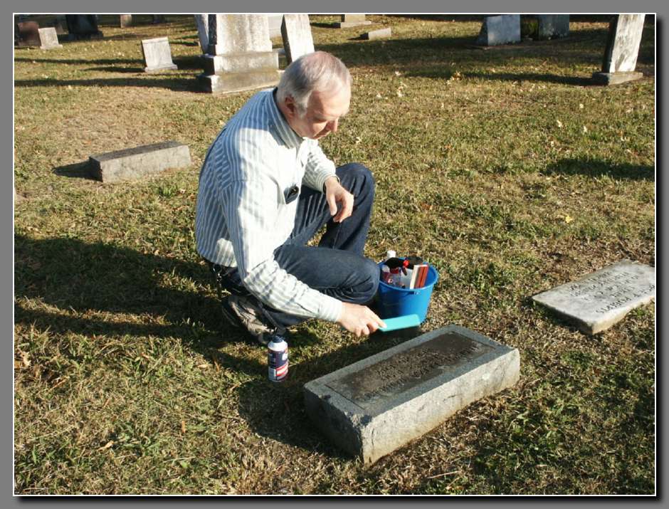 Roberts_Robert_at_cemetery